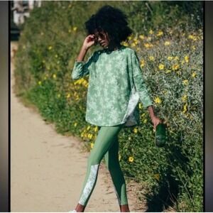 Tuckernuck Sport Green Floral Oversized Top XL XXL 3/4 Sleeve Athleisure Preppy